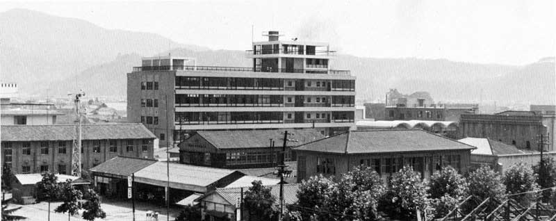 昭和34年8月　市庁舎完成